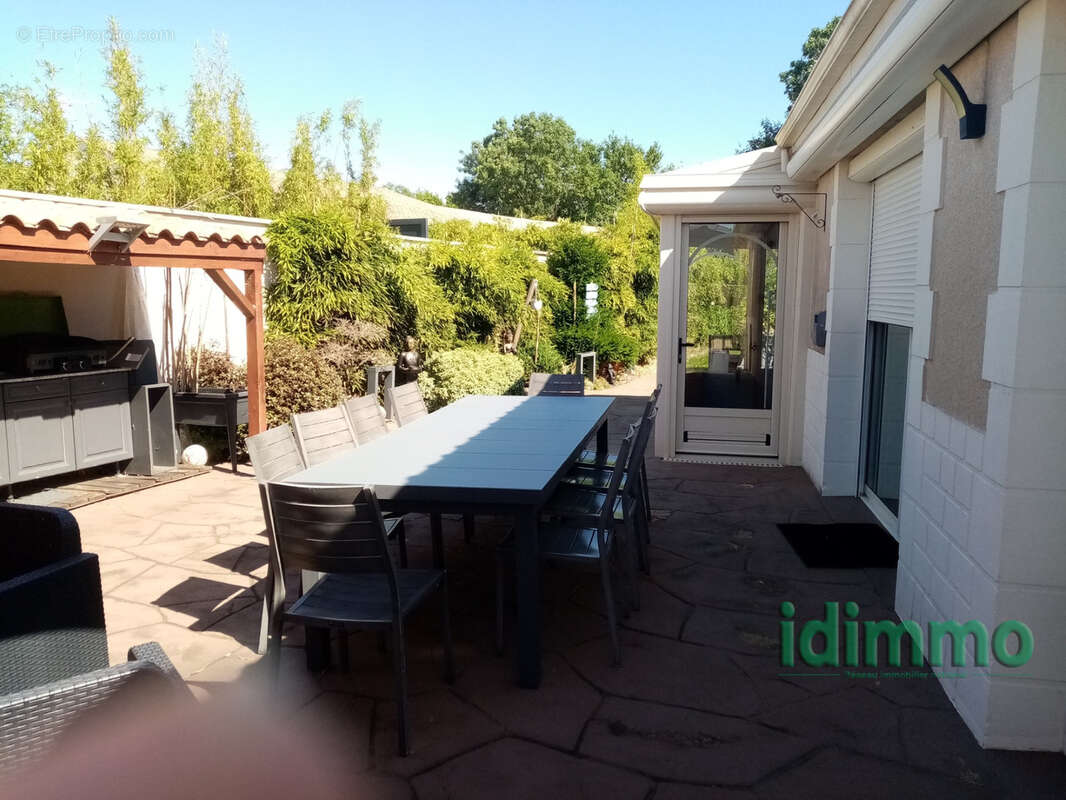 Magnifique ensemble immobilier de 350 m2, avec 2 logements , dans un lieu recherche, avec piscine sur un terra - photo 15