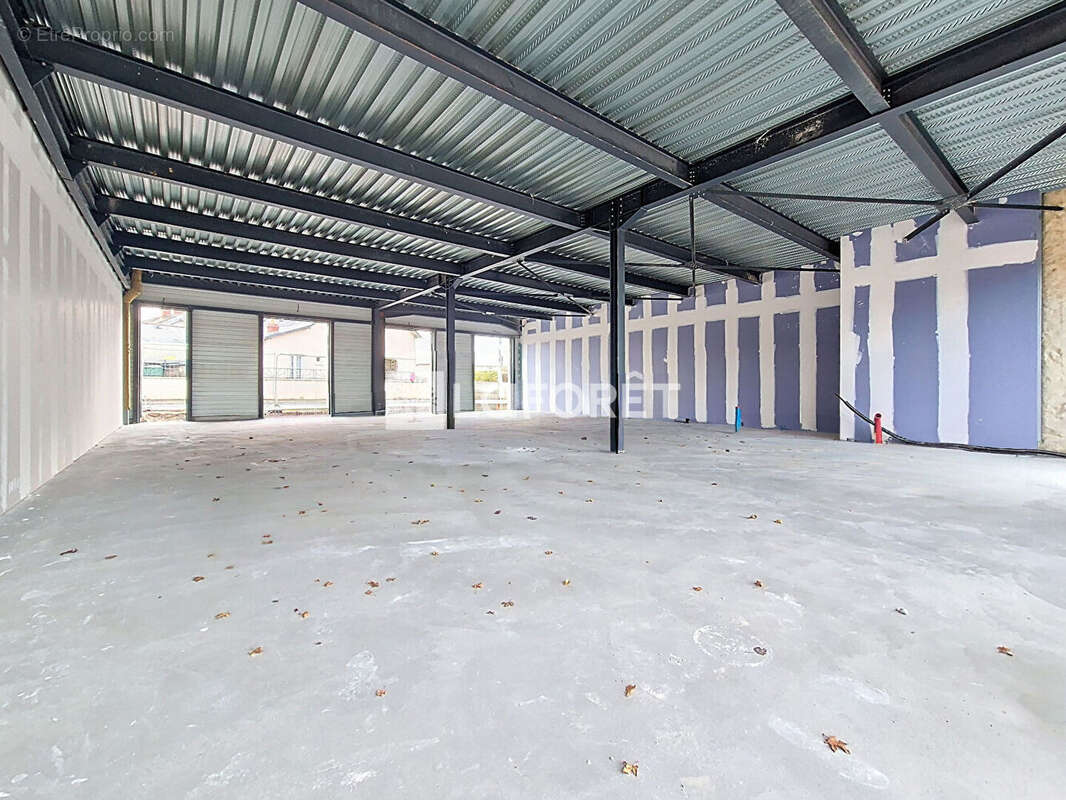 Commerce à LES PONTS-DE-CE