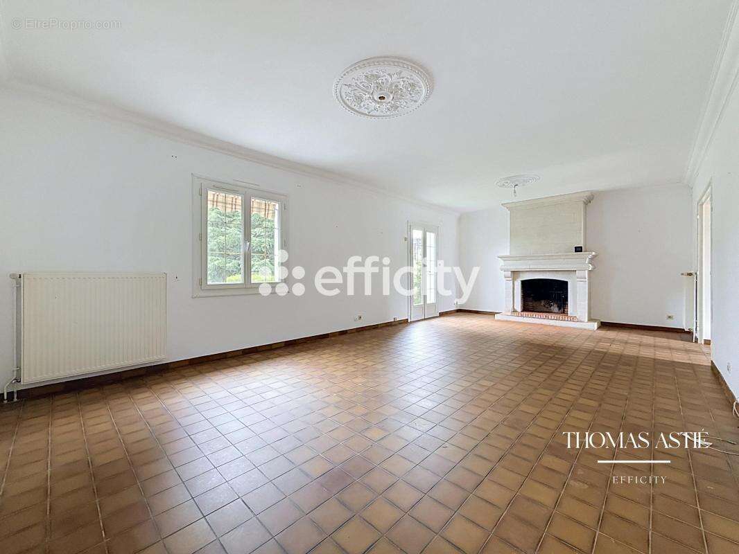 Maison 162 m² à Varrains  - photo 2