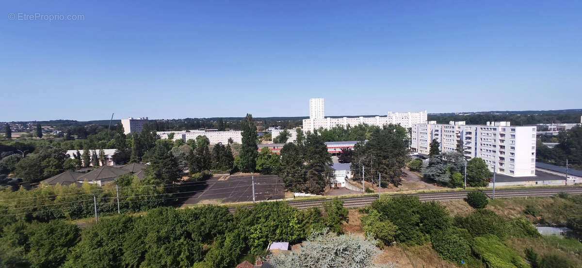 T3 entierement renové au 7ème avec balcon et garage - photo 10