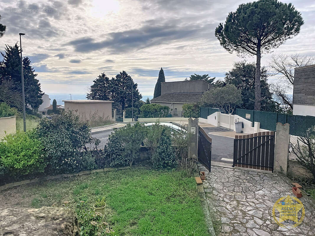 Maison à LES ANGLES