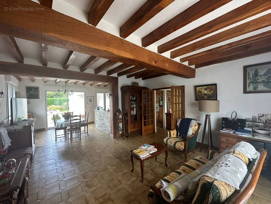 Maison à LONGUEFUYE