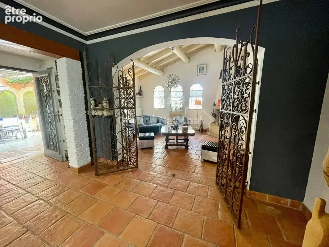 A VENDRE ROGNONAS  Maison familiale de caractère avec jardin, piscine, patio et solarium - photo 6