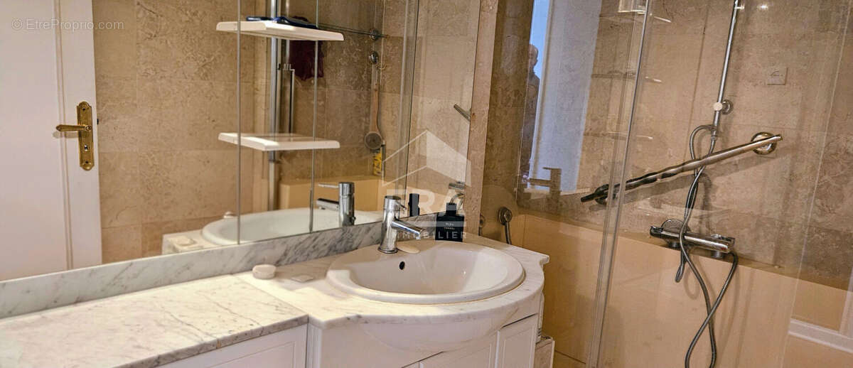 Appartement à CHARENTON-LE-PONT