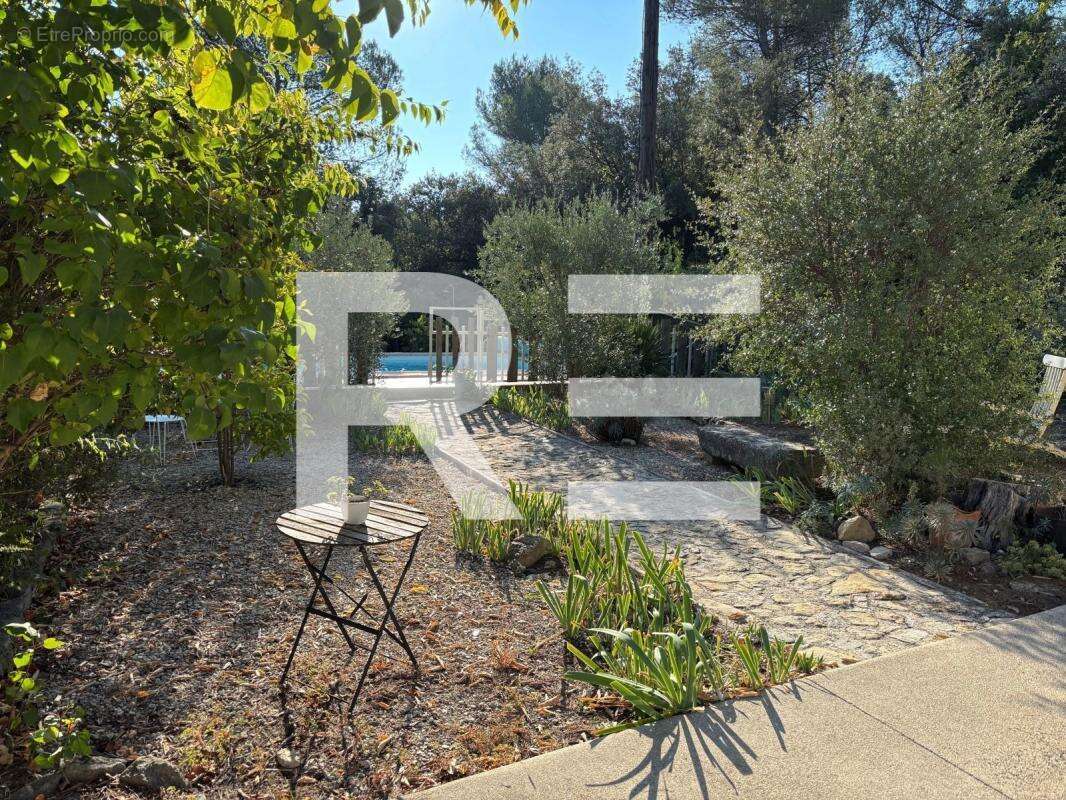 A vendre dans les hauteurs de nimes maison de 168 m² - photo 7