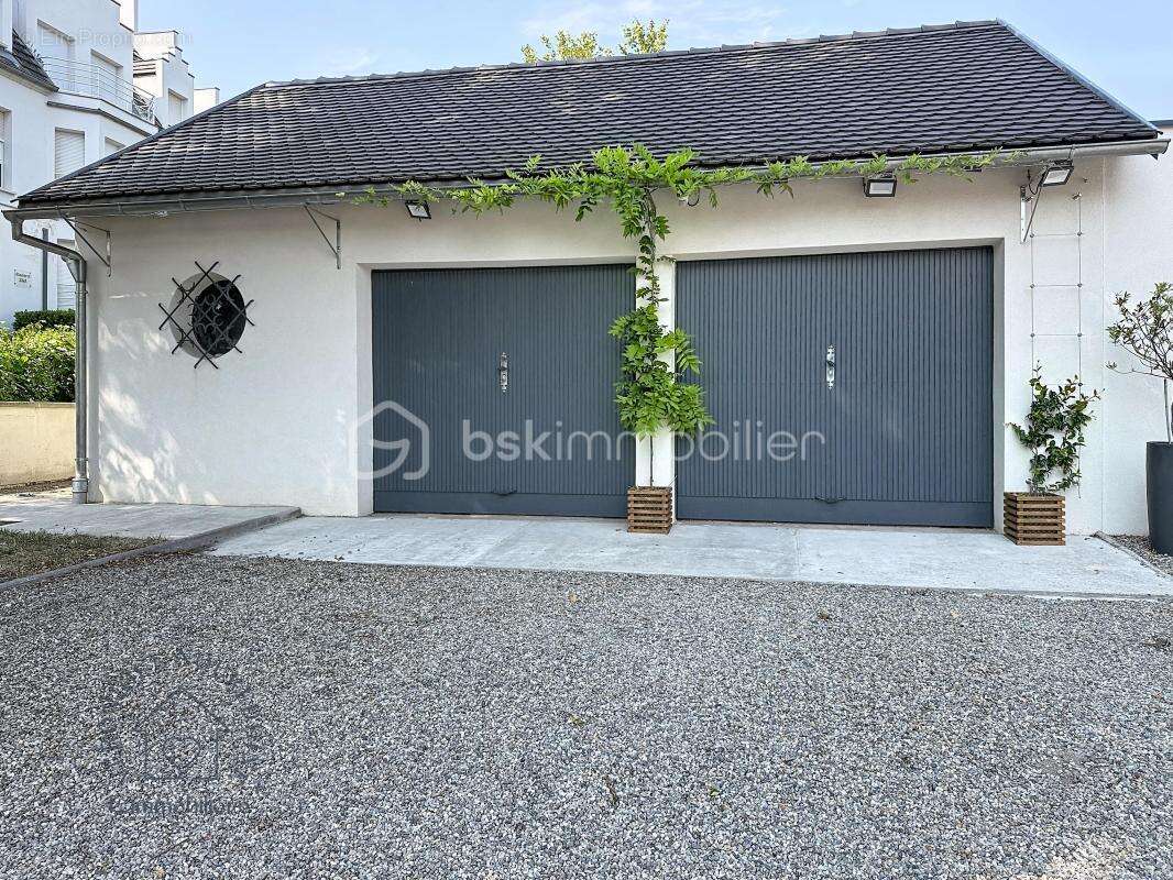 Spacieux duplex d'exception à SAVERNE – Dépendances, Jardin, Parkings & Garages - photo 16
