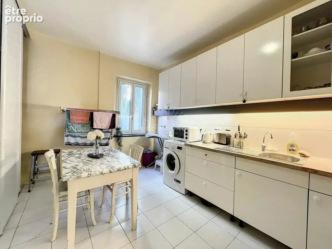 Appartement 4 pièces de 140 m² - Bourgeois avec potentiel, Cannes Centre - photo 12