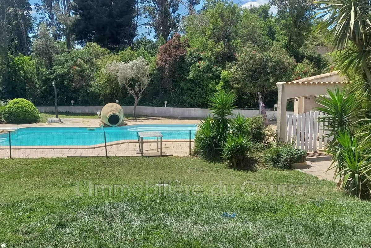 Terrain à PORT-DE-BOUC