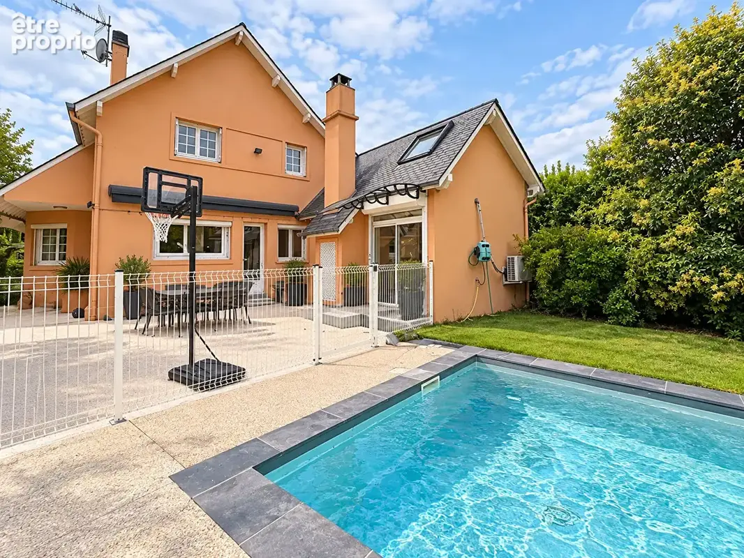 Hyper centr de pontacq, maison familiale, piscine - photo 1