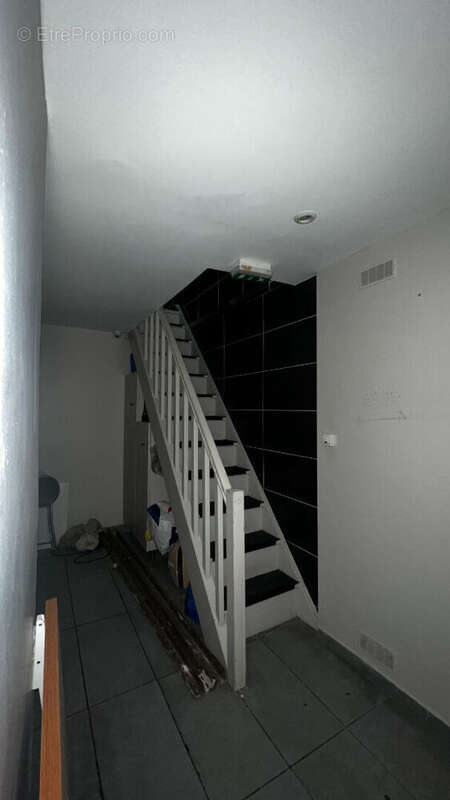 Commerce à PARIS-9E