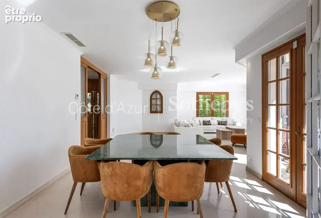 Cannes La Californie, demeure néo normande de six chambres avec piscine - photo 11