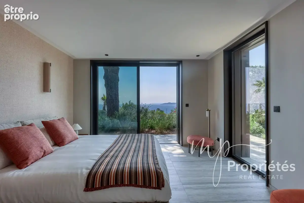 Rayol-Canadel-sur-Mer – Villa contemporaine d’exception vendue entièrement meublée –  six suites raffinées. Vue panoramique sur  - photo 34