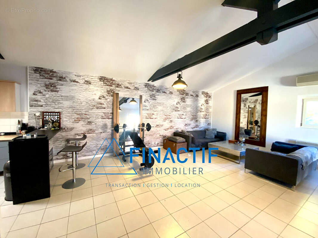 Appartement à EGUILLES