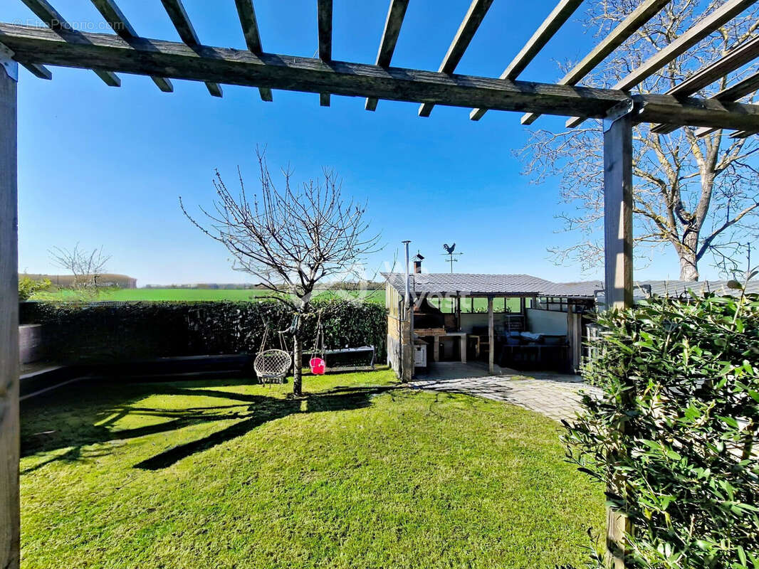 Jardin arrière - Maison à VILLENEUVE-LE-COMTE