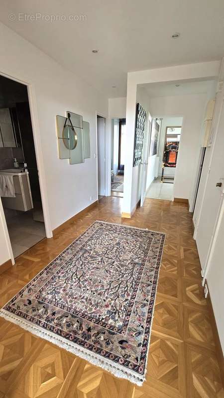 Appartement à COURBEVOIE