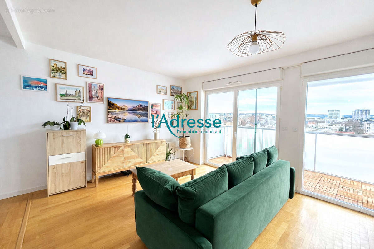 Appartement à NANTERRE