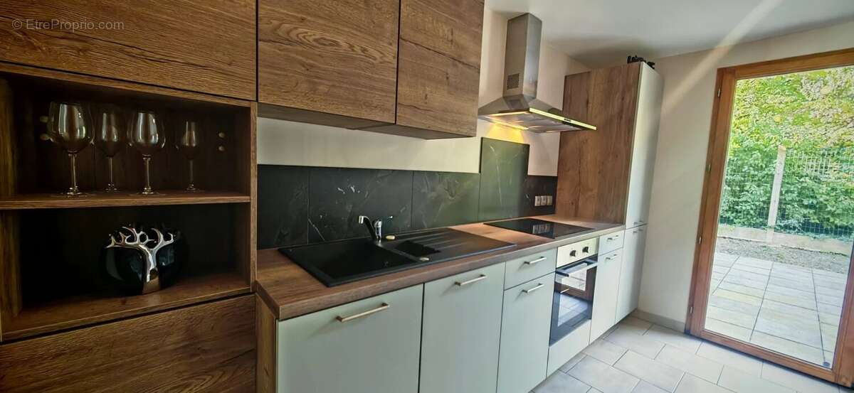 Appartement à PONT-SAINTE-MARIE