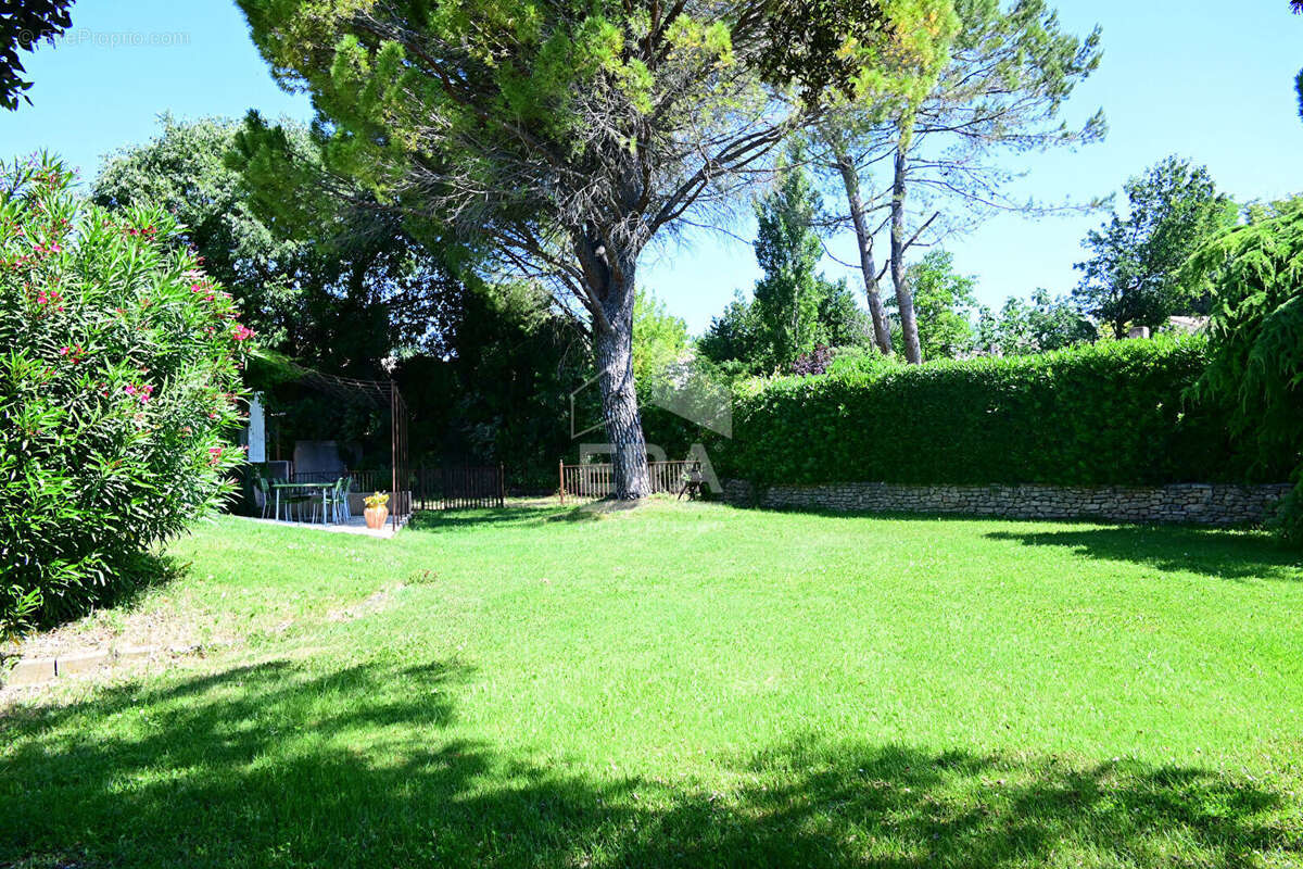 Maison à L'ISLE-SUR-LA-SORGUE