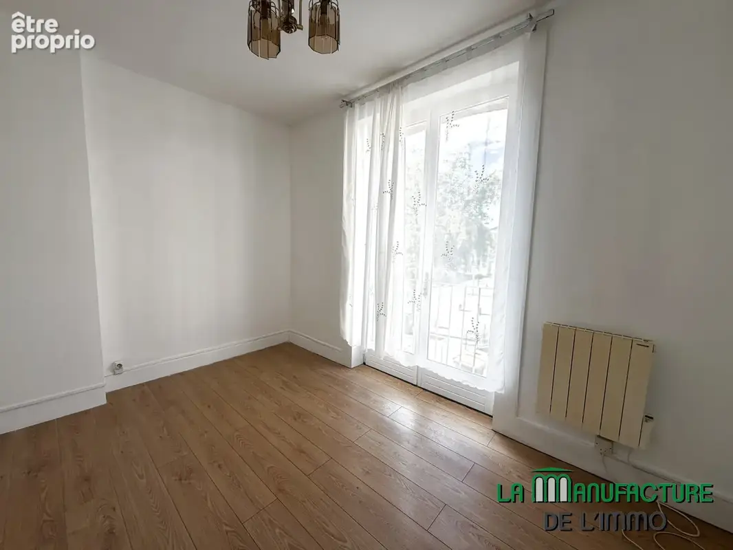 Appartement F3 - 72,58M2 - 2 Caves - Garage - Saint-Etienne/ Bergson - La Terrasse - photo 7