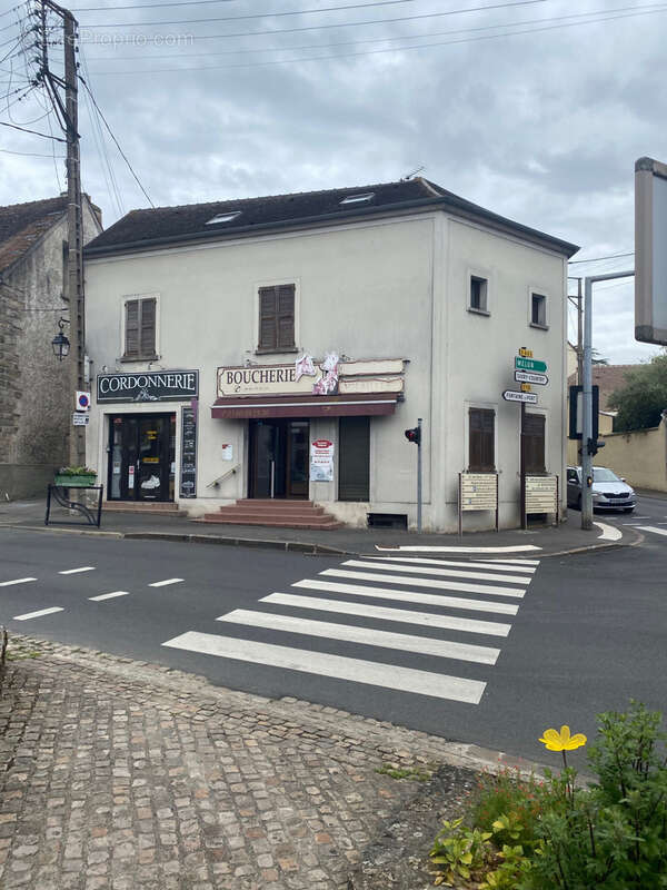 opportunité immeuble en investissement locatif avec appartement à rénover - photo 2