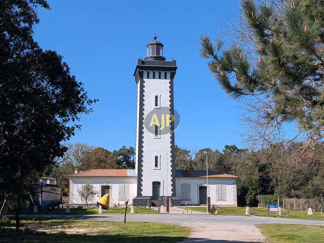 Terrain à LE VERDON-SUR-MER