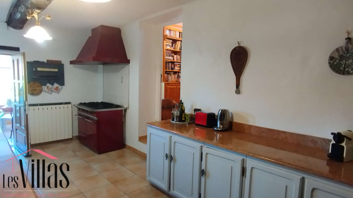 Mas de caractère rénové   195 m2 habitables sur plus de 550 m2 de terrain - photo 9