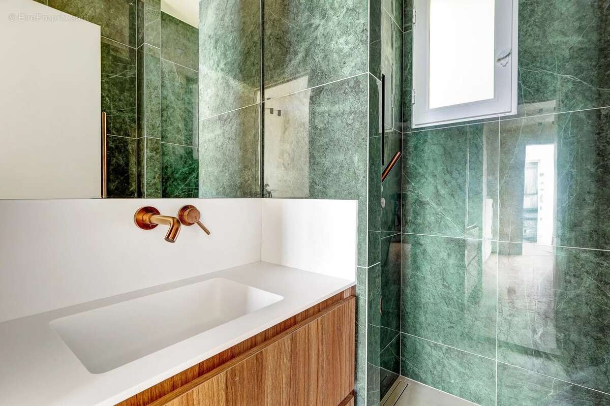 Appartement à PARIS-1E