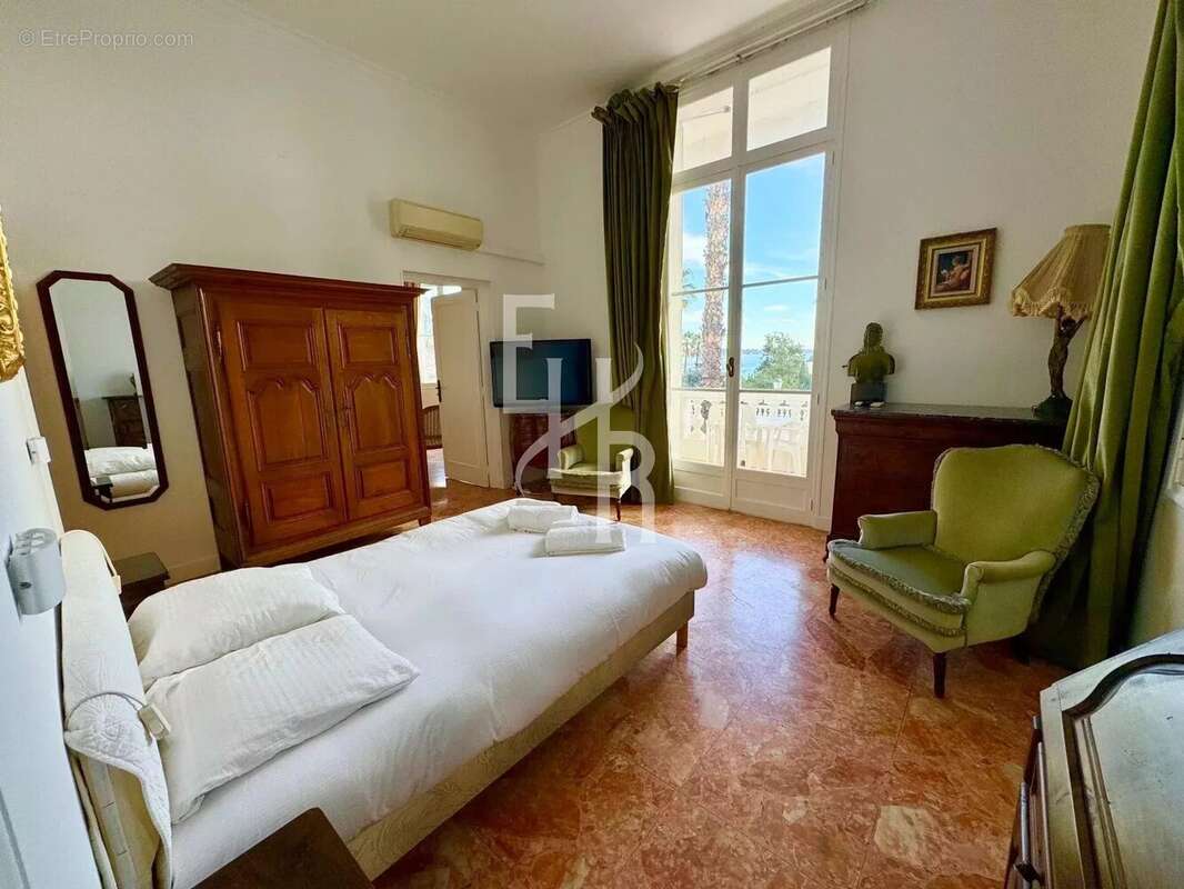 Appartement à VALLAURIS