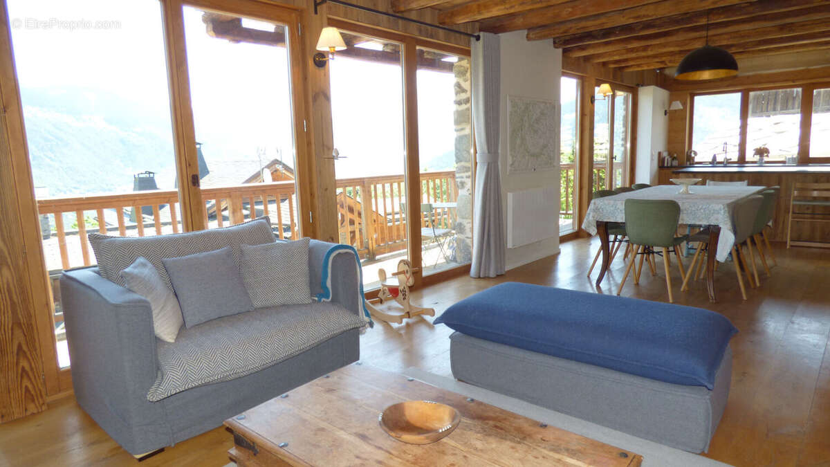 Maison à LES ALLUES