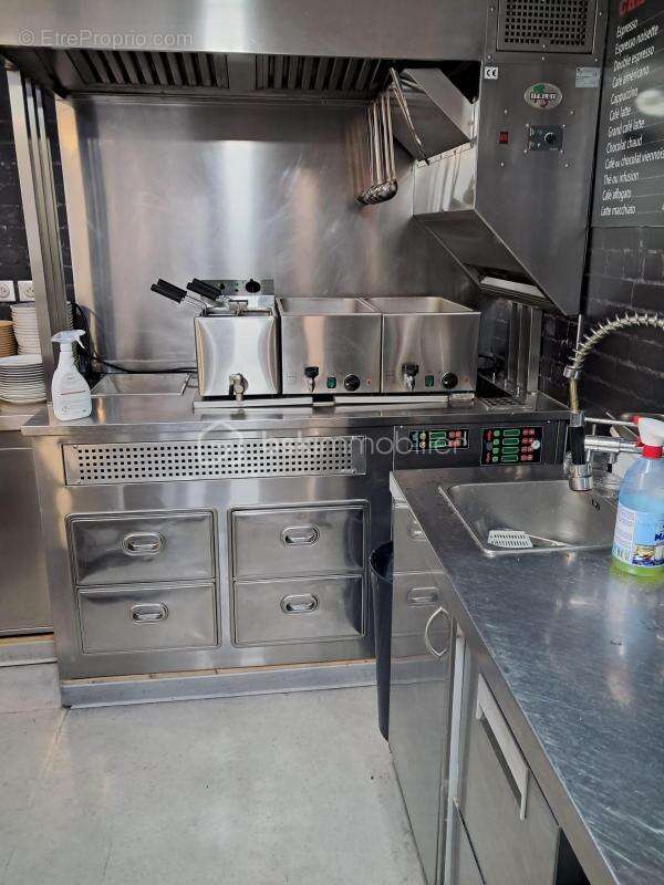 Commerce à MANDELIEU-LA-NAPOULE