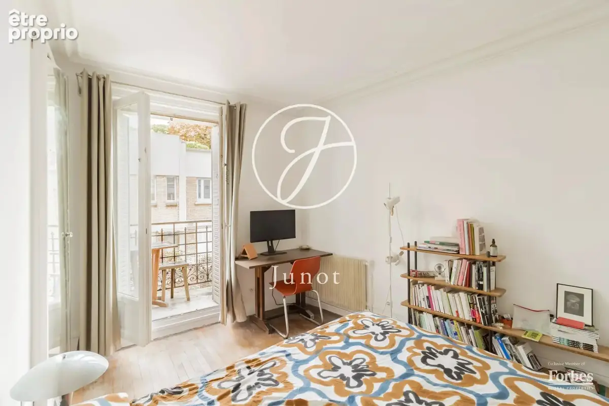 Paris 18ème - MONTMARTRE / HAUT LEPIC - Appartement - 3 pièces - 49,41m² Carrez - 53,52m² au sol - Balcon 2m² - photo 6