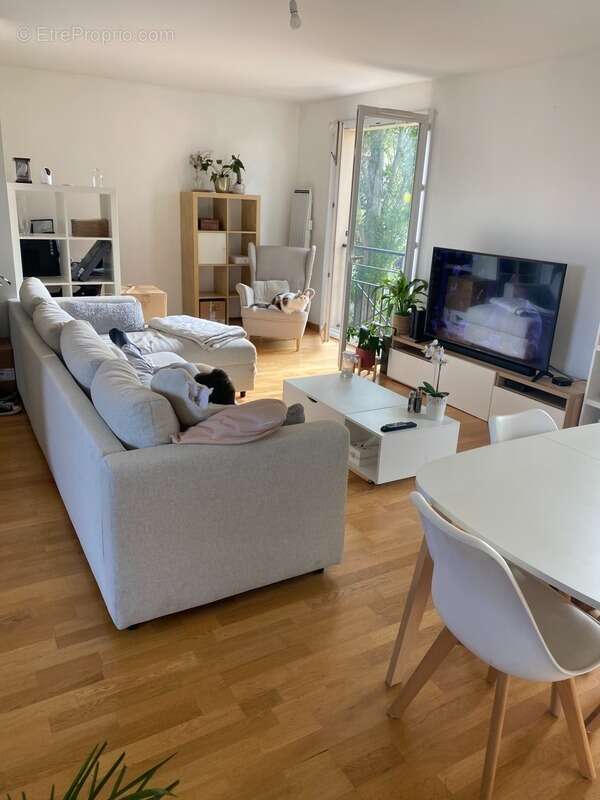 Appartement à VAUJOURS
