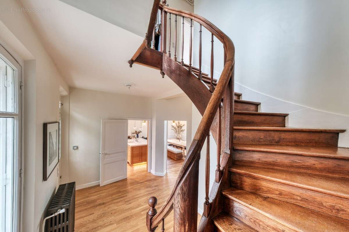 Belle maison meulière 8 pièces à vendre à JUVISY SUR ORGE (Essonne) à 20 km de Paris dans un quartier prisé ! - photo 11