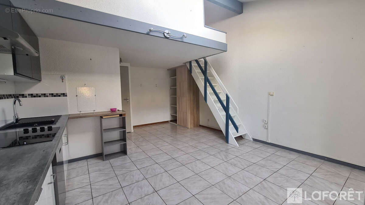 Maison à VIC-LA-GARDIOLE