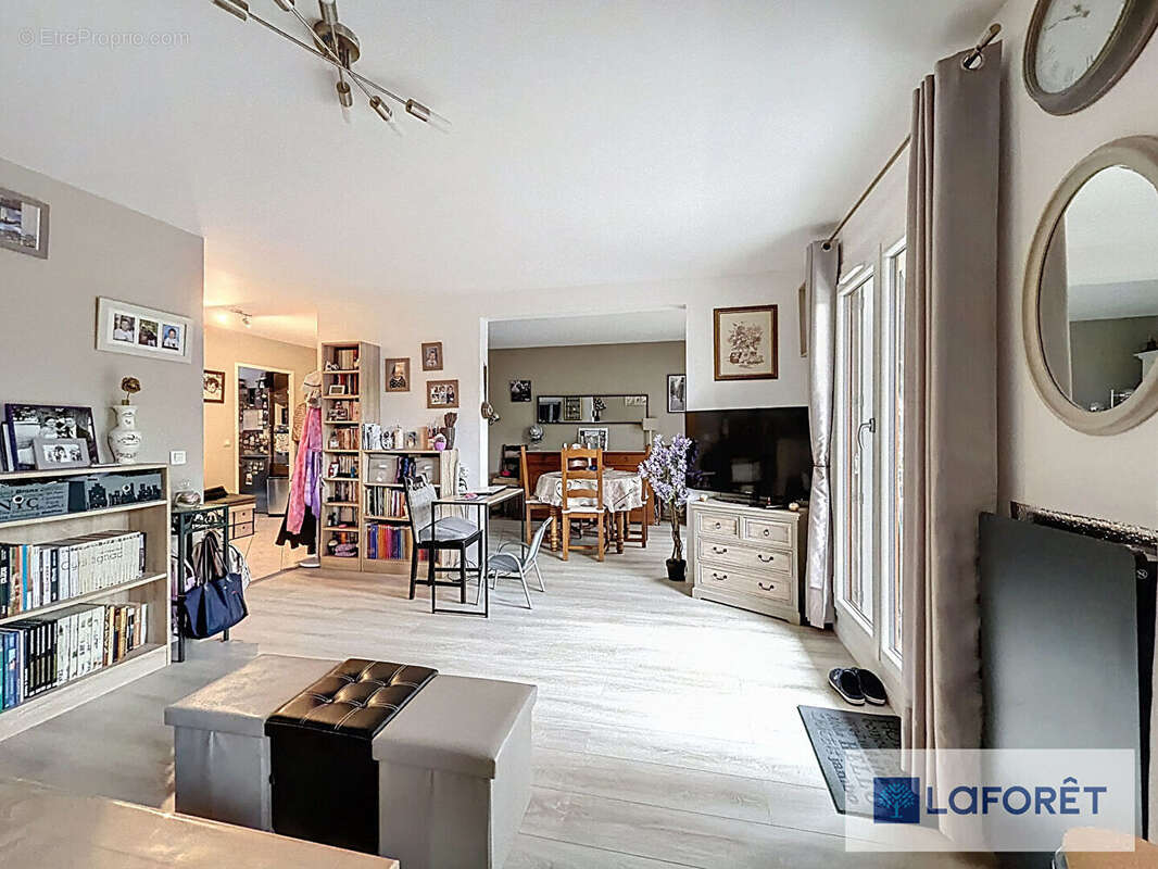 Appartement à LE PLESSIS-TREVISE