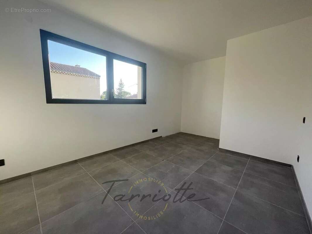 Maison à MONTELIMAR