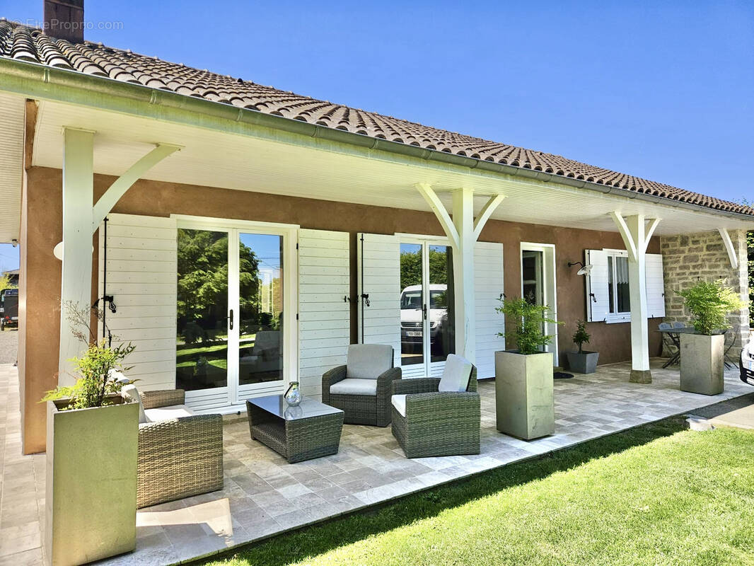 Maison à CRUZILLES-LES-MEPILLAT