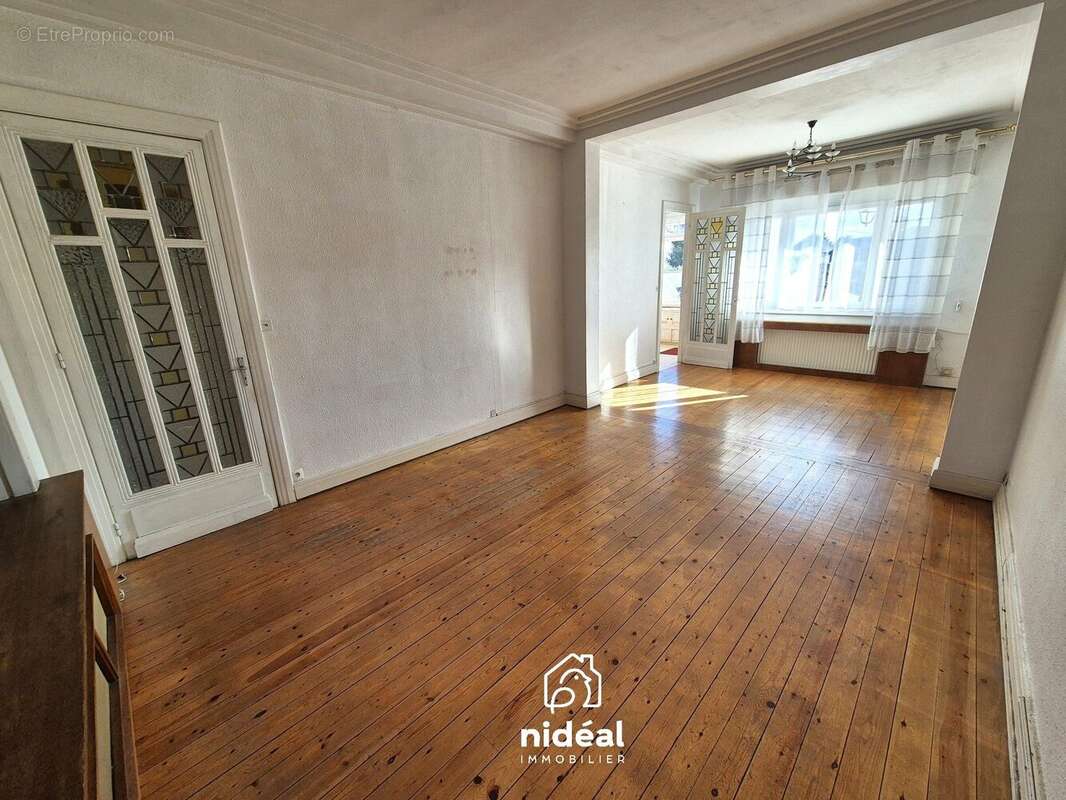 Maison à AULNOYE-AYMERIES