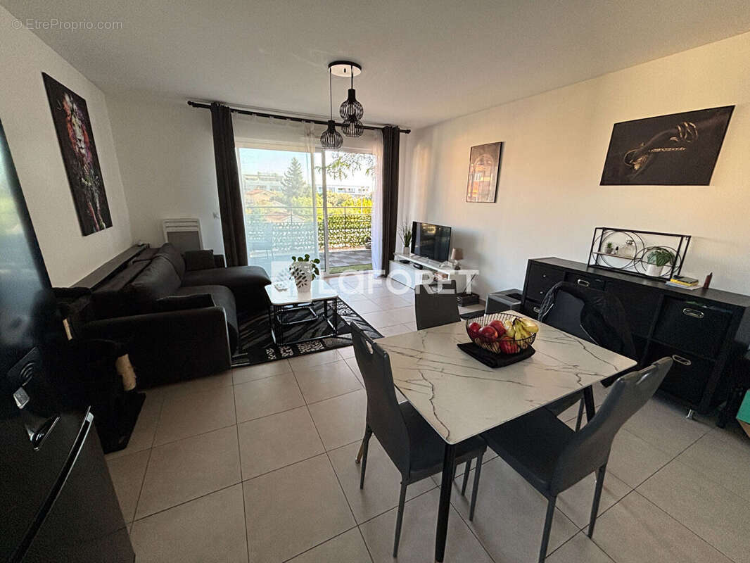 Appartement à SAINT-LAURENT-DU-VAR