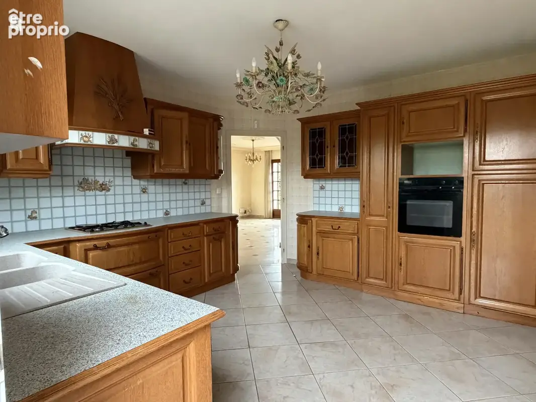 Maison familiale de 192 m2 avec garage double à LA FERTE SAINT AUBIN - photo 3