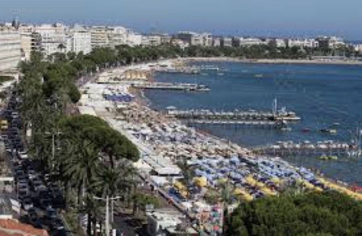 Autre à CANNES