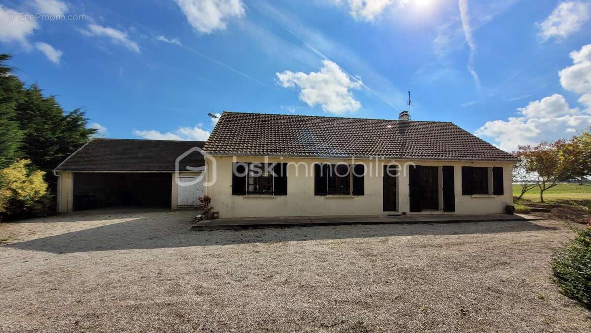 Maison à MONTFARVILLE