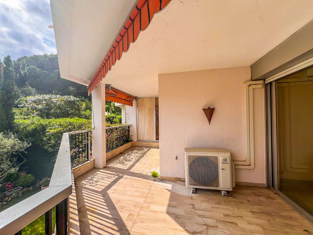 Appartement à VALLAURIS