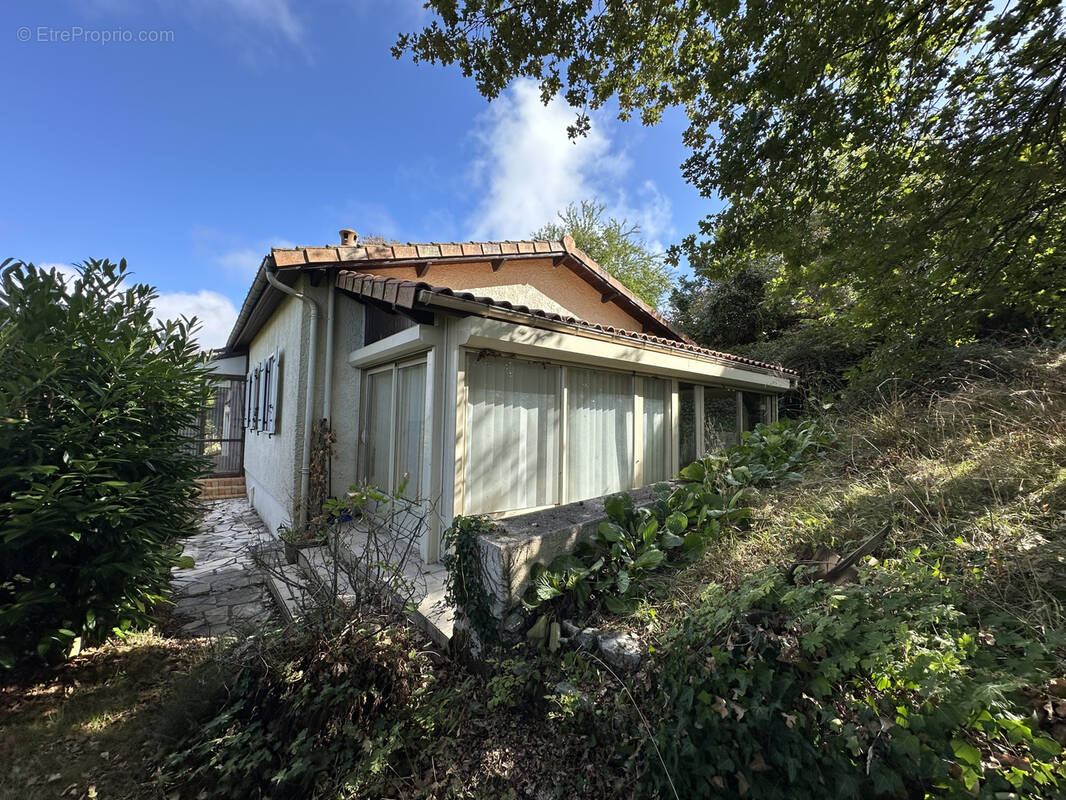 Maison à LA ROCHE-CHALAIS