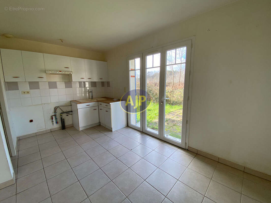 Maison à VENDAYS-MONTALIVET