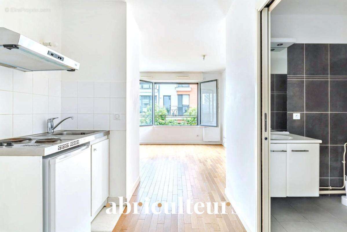 Studio  30 m² avec balcon en vente à Courbevoie /Victor Hugo(92400) - photo 7