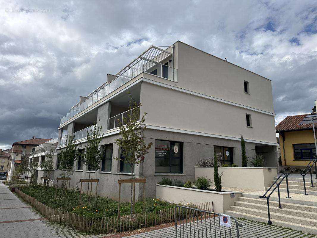 Commerce à SAINT-SYMPHORIEN-SUR-COISE