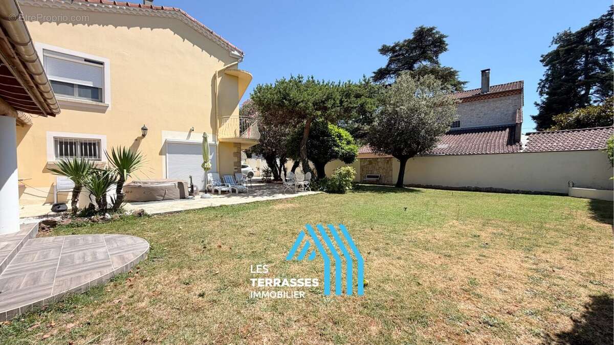 Maison à MONTELIMAR