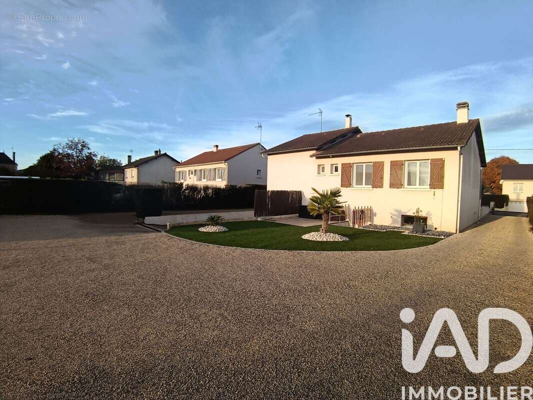 Photo 2 - Maison à LOUZY