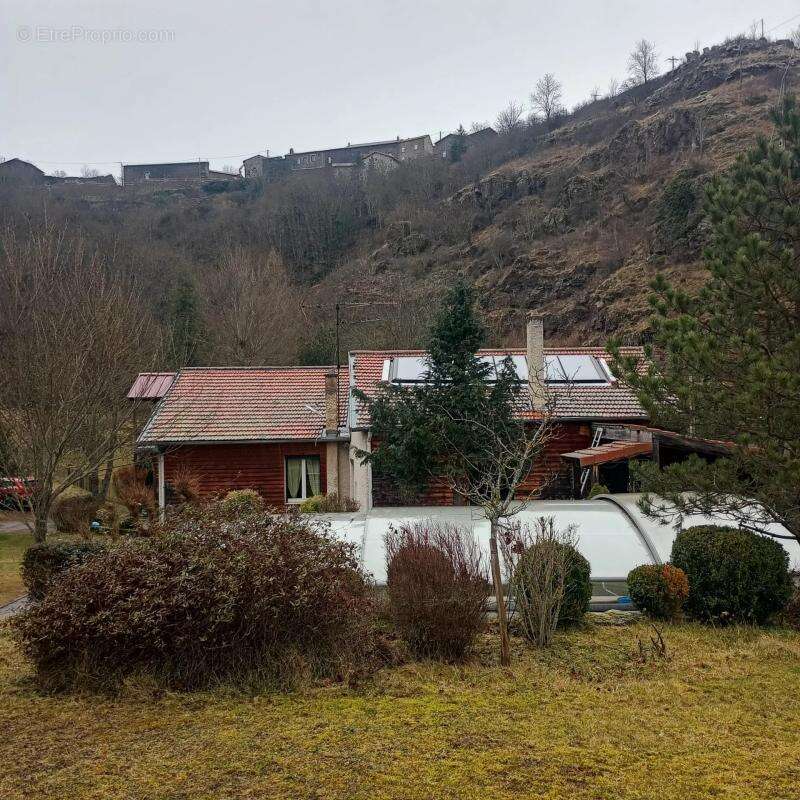 Maison à SAINT-CHRISTOPHE-SUR-DOLAISON